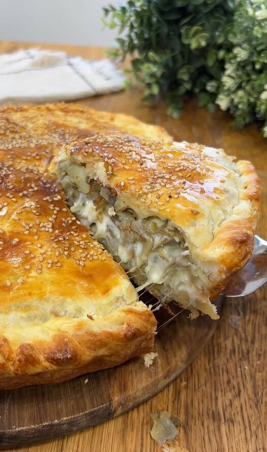 Torta salata con carciofi e formaggio